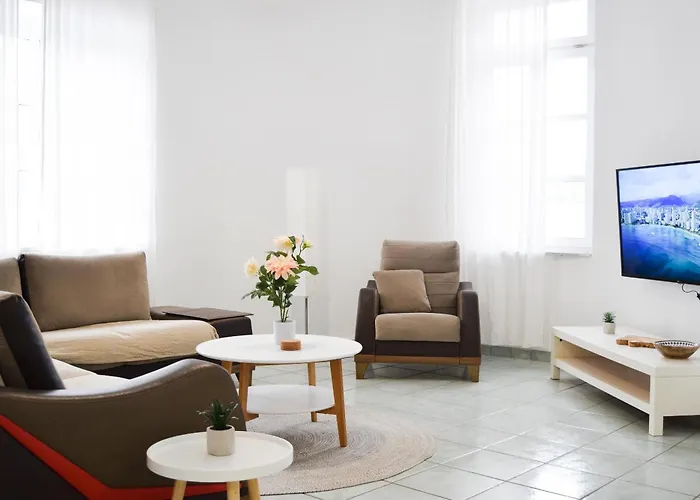 Manor House イキソス